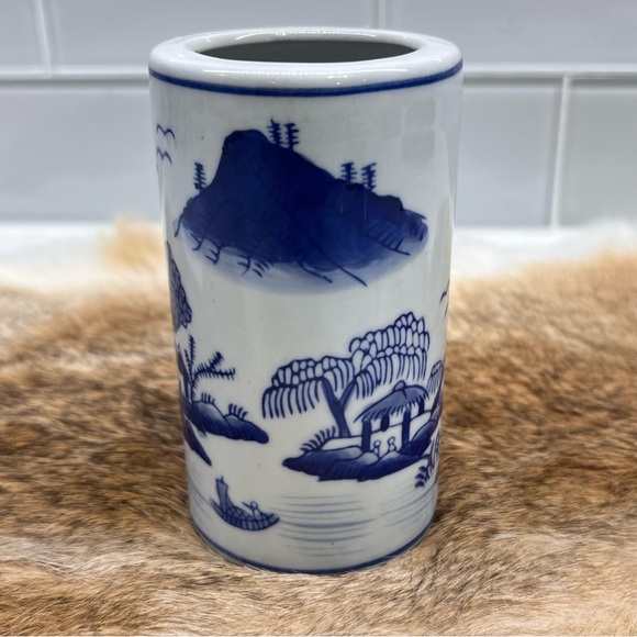 Blue and White Porcelain Chinoiserie Brush Pots Tulip Village Motif Vase 4.75” T - Picture 2 of 9